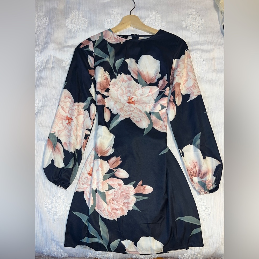 Parisian Works Elegant Multicolor Garment - Picture 1 of 3